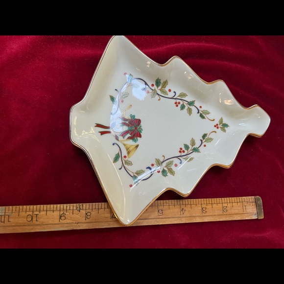 Mikasa “ Holiday Elegance “ Christmas Tree Dish. - Picture 8 of 8